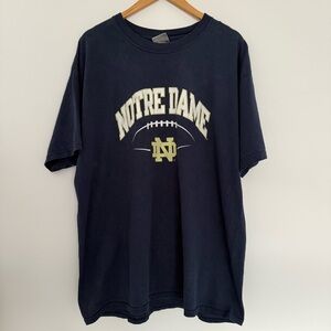 VINTAGE 90s NOTRE DAME FIGHTING IRISH FOOTBALL T-SHIRT PRO PLAYER XL